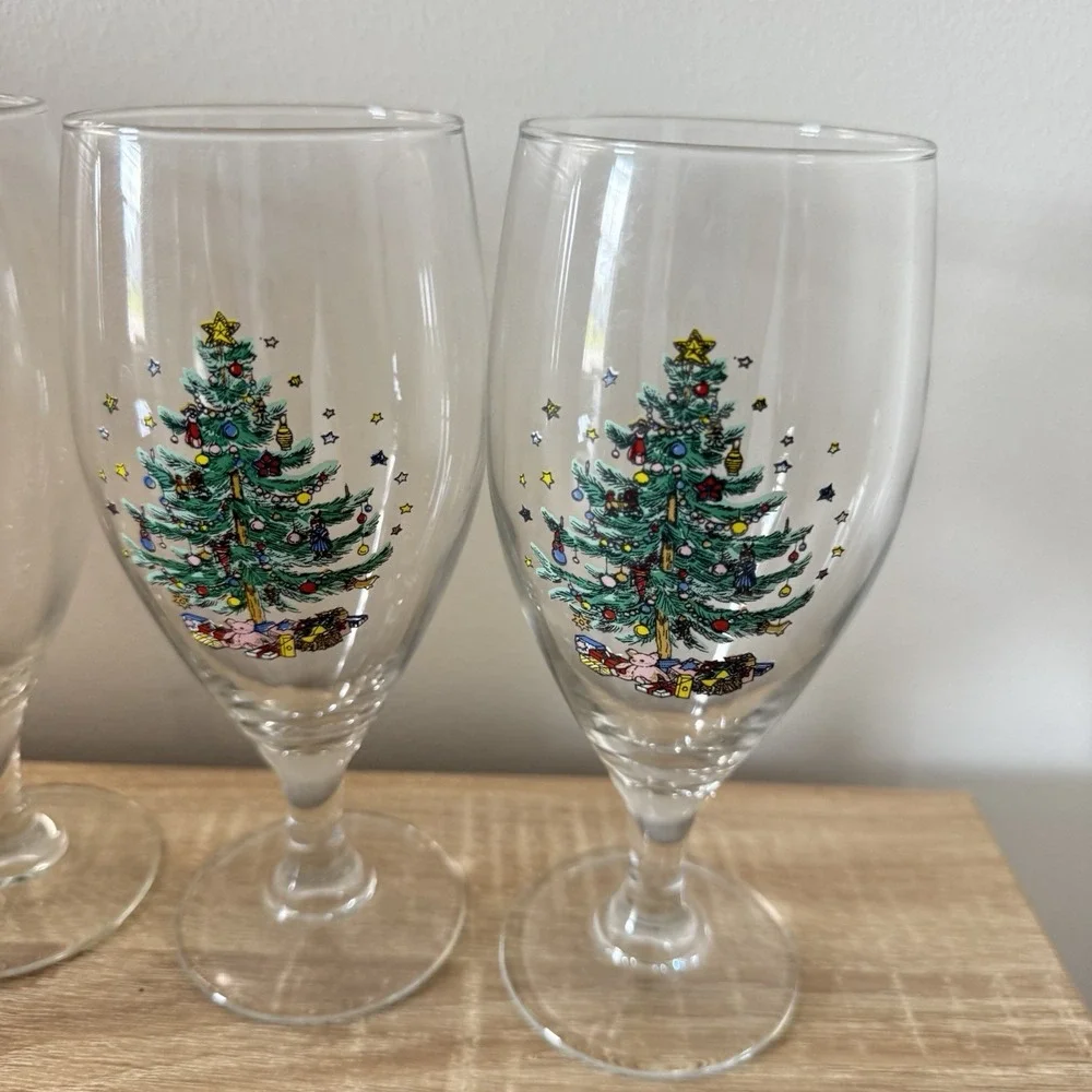 Nikko Happy Holidays Stemmed Beverage Glasses 16 Ounce Vintage 80s Christmas